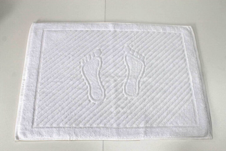 ПОЛОТЕНЦЕ МАХРОВОЕ белое «НОЖКИ» Cotton Line 03 (50х70 см)